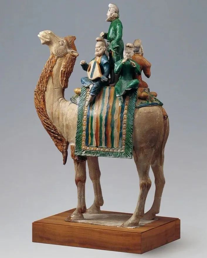 禁止出境022-陶骆驼载乐舞三彩俑