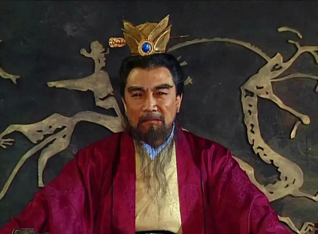 曹操杀死杨修后，笑问其父杨彪怎么瘦了？杨彪一句话成千古名言