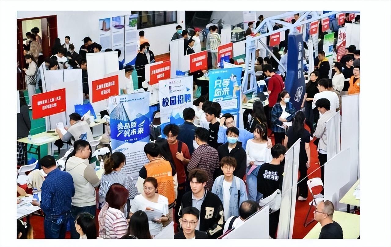 中日韩三国失业率对比：日本2.5%，韩国2.8%，中国5.0%