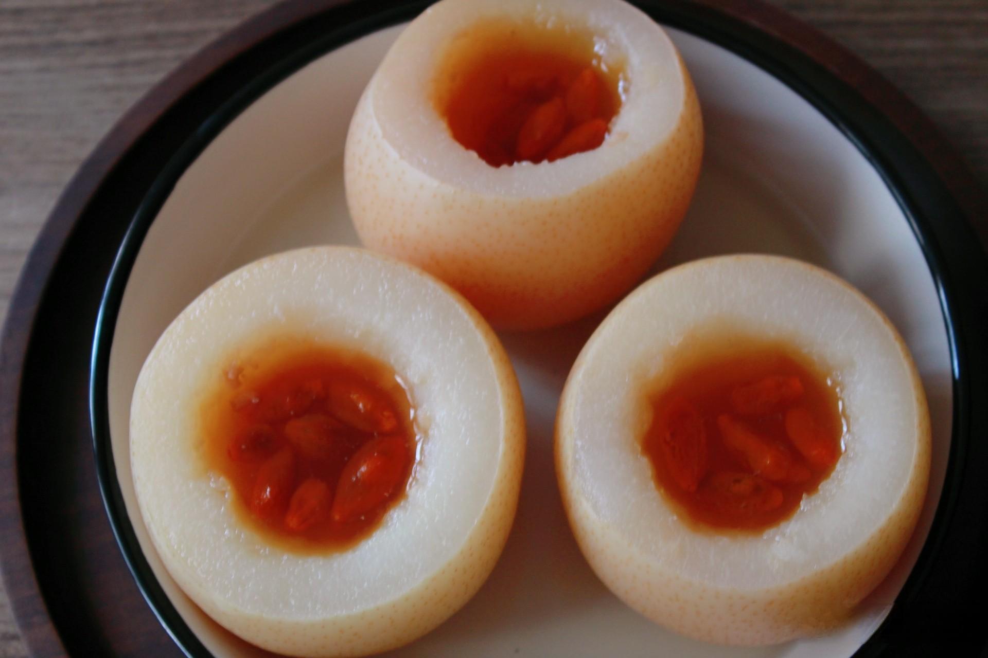 冬天吃雪梨，喜欢用这个方法，上笼蒸一蒸，香甜可口，又润喉