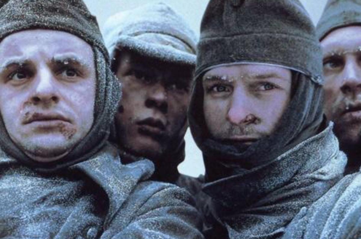 德军在莫斯科成片冻死，为什么不烧树木取暖？苏联人做法很绝！