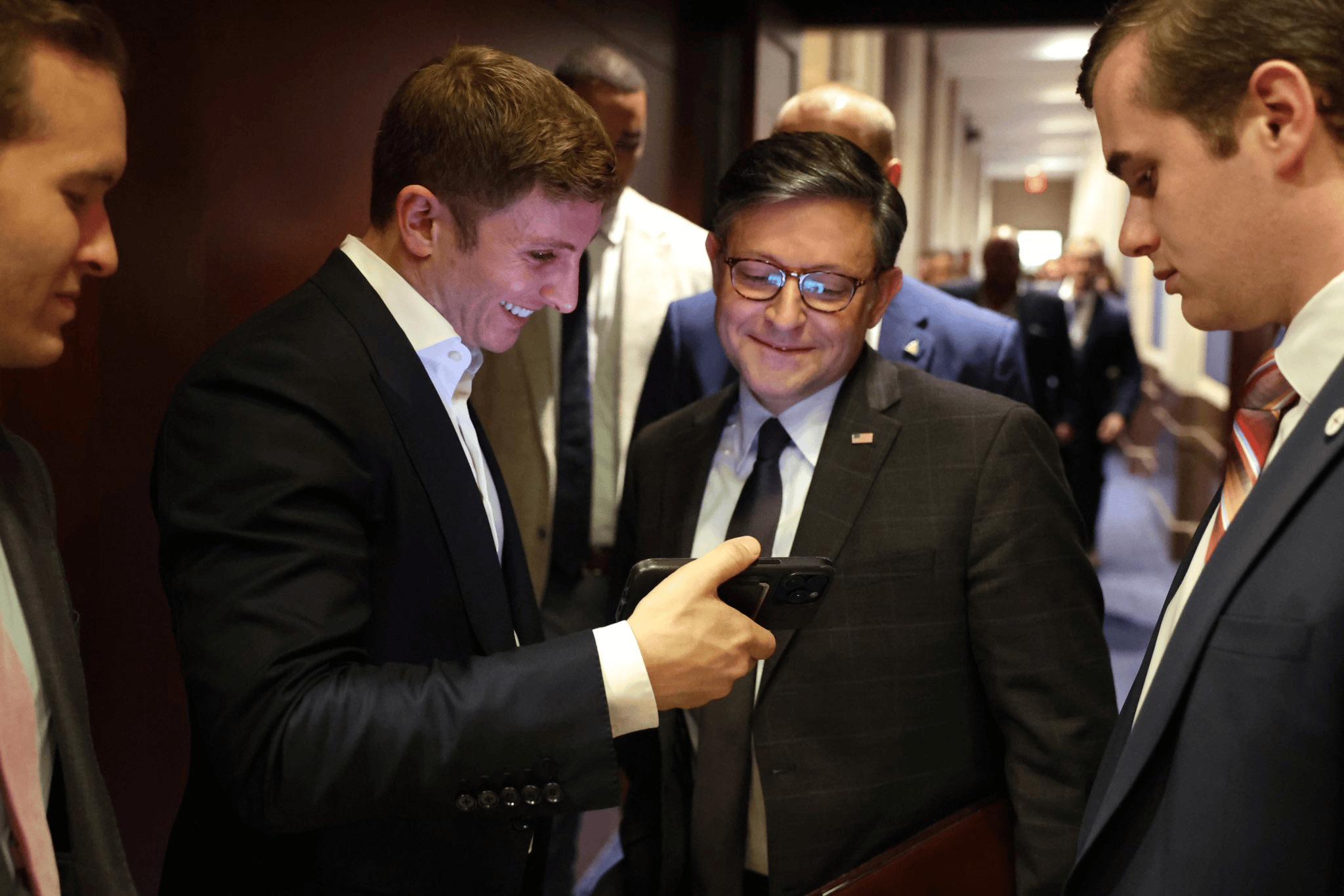 国会山、硅谷、AI军工、彼得·蒂尔与TikTok