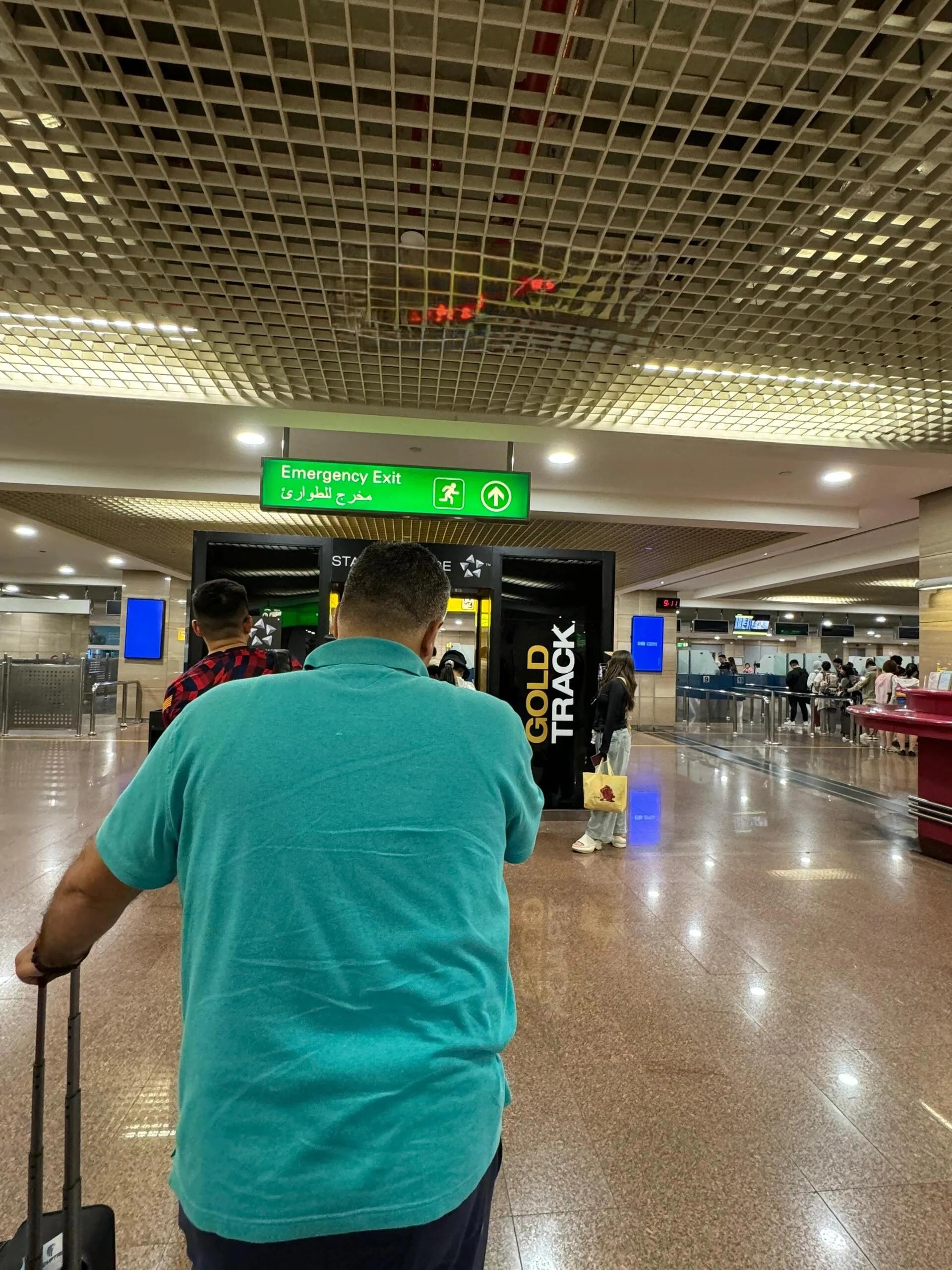 埃及初体验：落地开罗机场必做的4件事