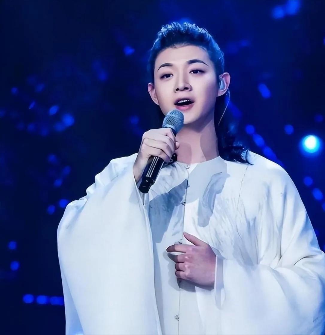 霍尊疑似复出？！为何王力宏销声匿迹，当年发生了什么？