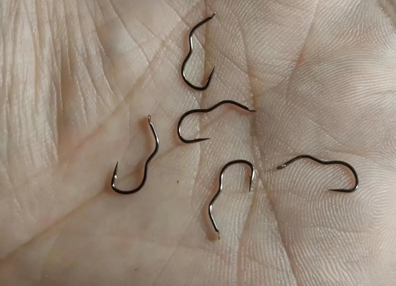 自动翻转钩，刺鱼容易，脱钩难，钓鱼省心、自动中鱼率高